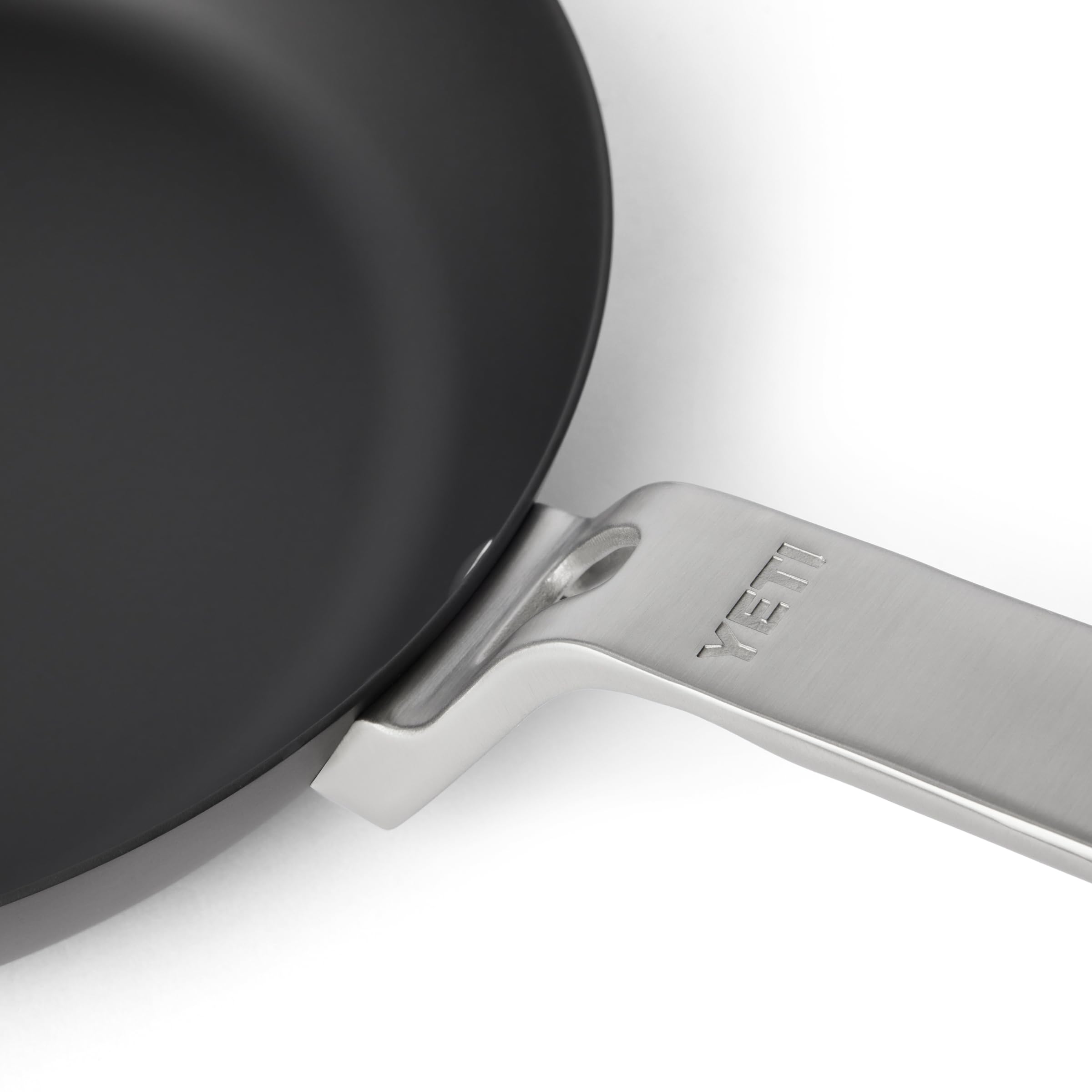 YETI Carbon Steel Pfanne 25 cm – vorgewürzt, antihaftbeschichtet, rostbeständig für Herd, Ofen, Grill oder Lagerfeuer