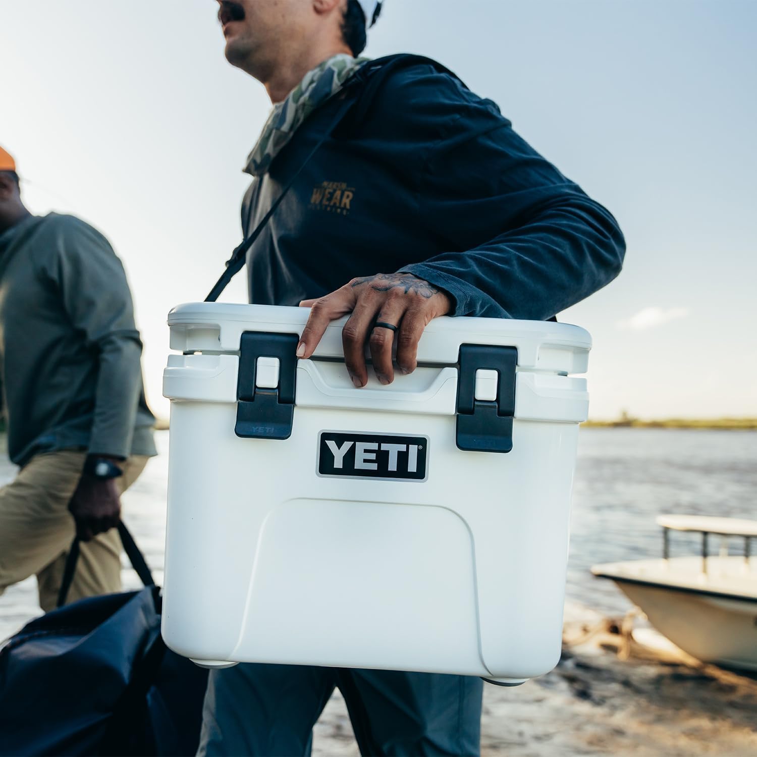 YETI Roadie 15 Hard Cooler mit DoubleDuty-Schultergurt