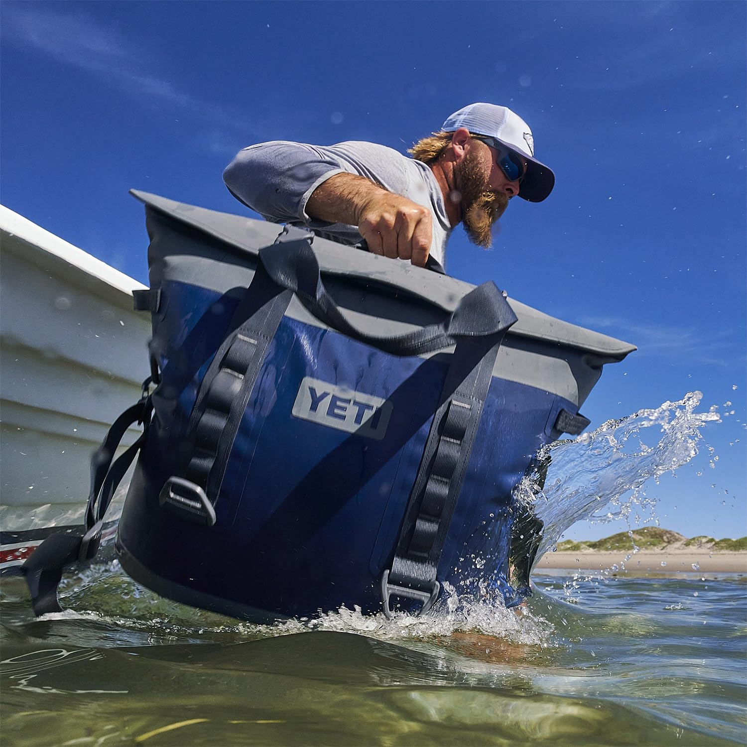 YETI Hopper M30 2.0 Portabler Soft Cooler – Marineblau mit ICE Sheet nachfüllbarem Kühlakku
